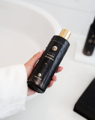 Compleet Deluxe serie haarverzorging van Luxurious Hairextensions met verzorgende producten en stylingtools.