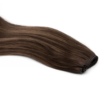 Luxurious Hairextensions Deluxe Double Weft Pro, 100% menselijk haar, lang haarextensies van 50cm op een witte achtergrond.