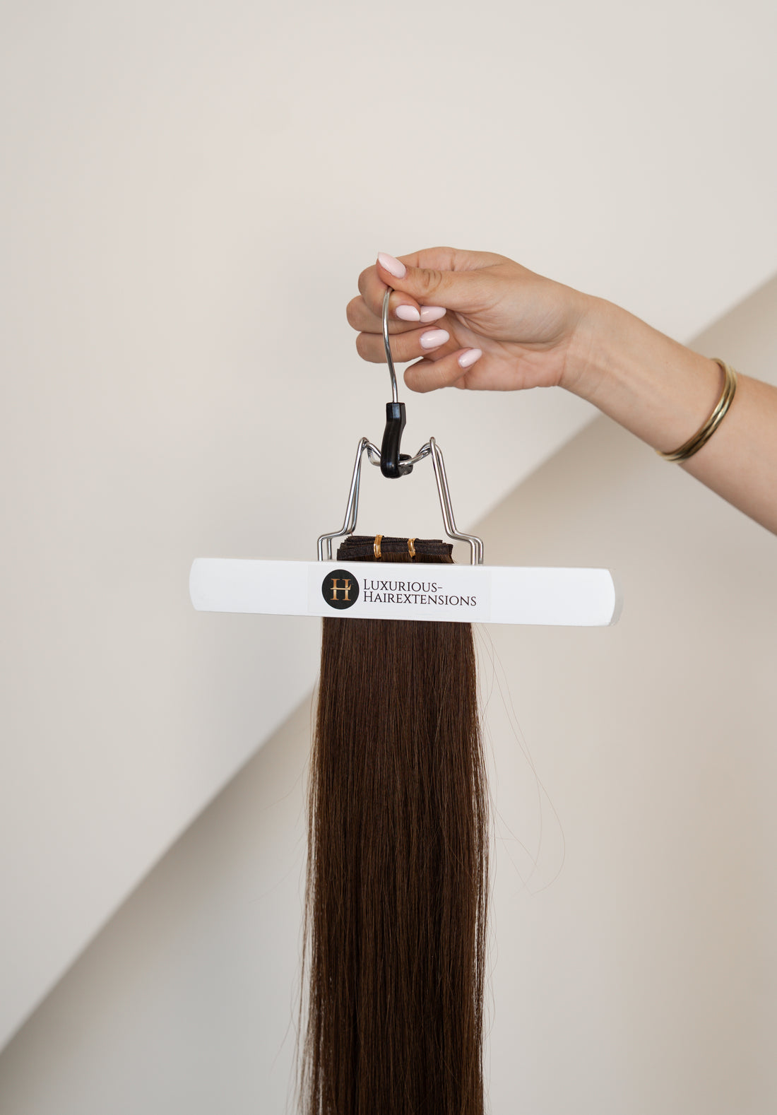 Luxueuze Luxurious Hairextensions Deluxe Flat Weft Pro van 100% menselijk haar, medium bruin, 50 cm lange haarverlenging.