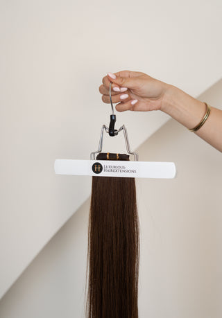 Luxueuze Luxurious Hairextensions Deluxe Flat Weft Pro van 100% menselijk haar, medium bruin, 50 cm lange haarverlenging.