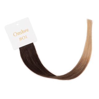Luxurious-Hairextensions shade testers van haarextensies, close-up van verschillende haarkleuren en texturen.