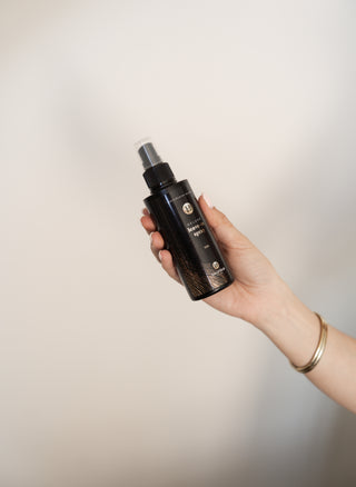 Luxurious Hairextensions Deluxe Leave-in Spray 150ml in een sprayfles, haarverzorging voor glanzend en gehydrateerd haar