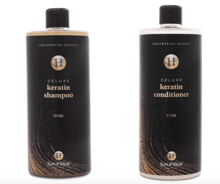 Haarverzorgingsproduct The Salon Indulgence Duo van Luxurious Hairextensions, dicht bij de huid en met glanzende haarextensies.